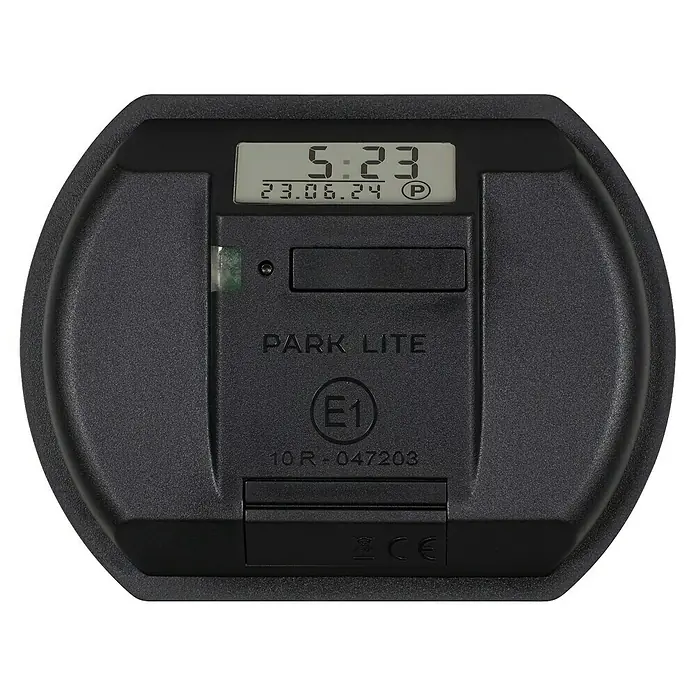 Needit Elektrische Parkscheibe Park Lite - Schwarz, Batteriebetrieben - Schwarze digitale Parkscheibe aus strukturiertem Kunststoff mit Anzeige 5:23 und 23.06.24. Marke 'PARK LITE', E1-Zulassung.