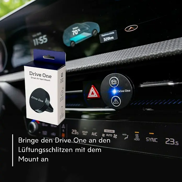 Needit Magnethalter Drive One - Passend für: Needit Drive One - Ein schwarzes, rundes Drive One Smart-Gerät mit blauem Licht an der Lüftungsdüse eines Autos montiert, daneben die weiße Produktbox.