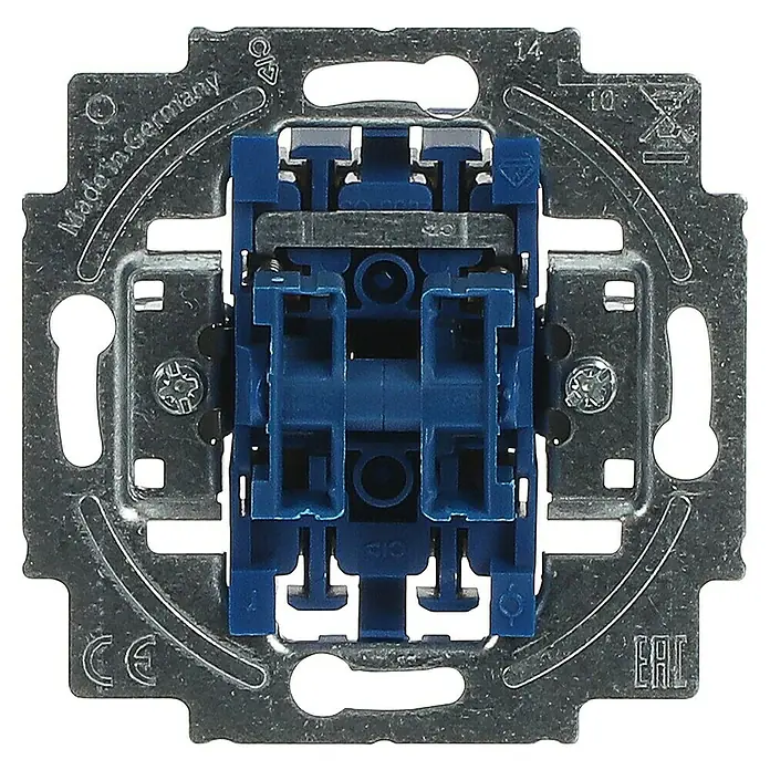 Busch-Jaeger Jalousietaster 2020/4 US - 10 A, Unterputzmontage - Nahaufnahme eines blauen Lichtschalters mit Metalleinfassung, hergestellt in Deutschland, für eine hochwertige elektrische Installation.