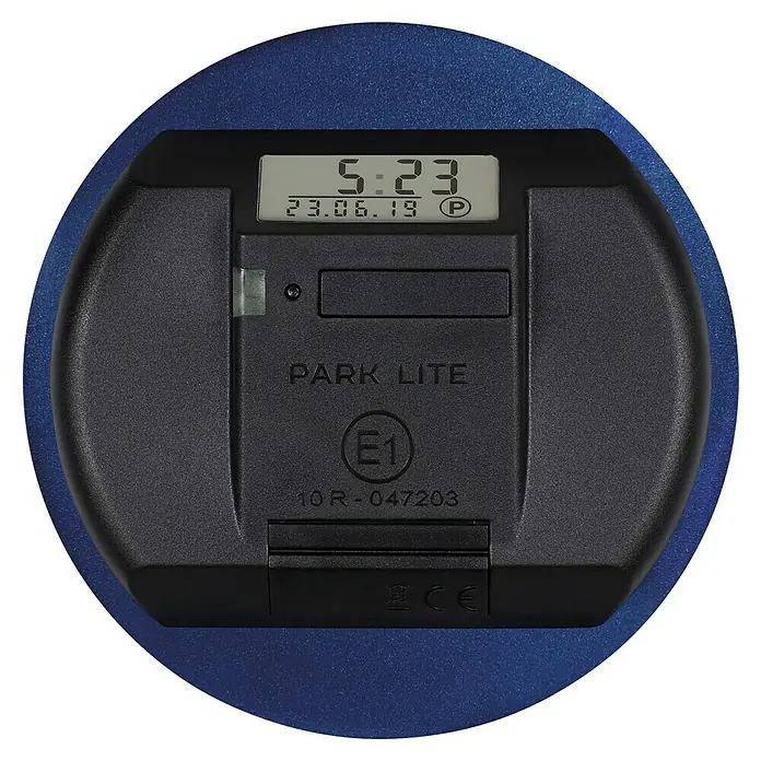 Needit Elektrische Parkscheibe Park Lite One - Blau/Schwarz, Batteriebetrieben - Schwarze, texturierte digitale Parkscheibe mit LCD-Anzeige für Uhrzeit und Datum, beschriftet "PARK LITE".