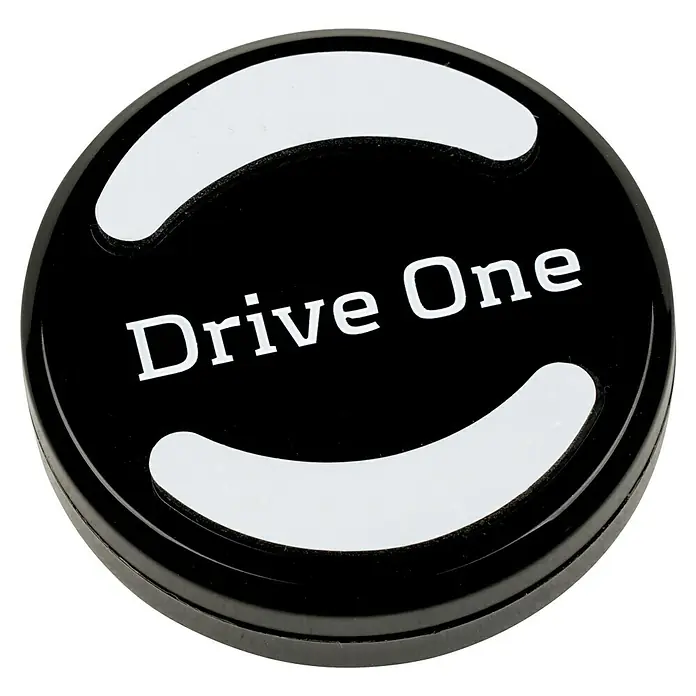 Needit Drive One - Mit Batterien - Rundes schwarzes Gerät mit weißen Elementen und 'Drive One' Schriftzug.