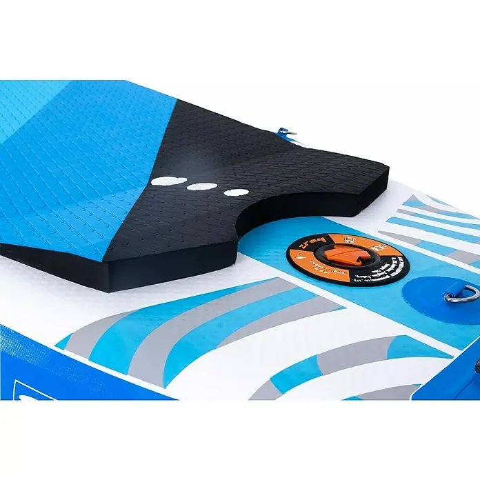 SUP-Board-Set ZRay E10 - L x B x H: 297 x 76 x 13 cm, Nutzlast: 110 kg, Aufblasbar - Detailaufnahme eines aufblasbaren Stand-Up-Paddle-Boards mit blauem Muster, schwarzem Fußpad und orangefarbenem Ventil.
