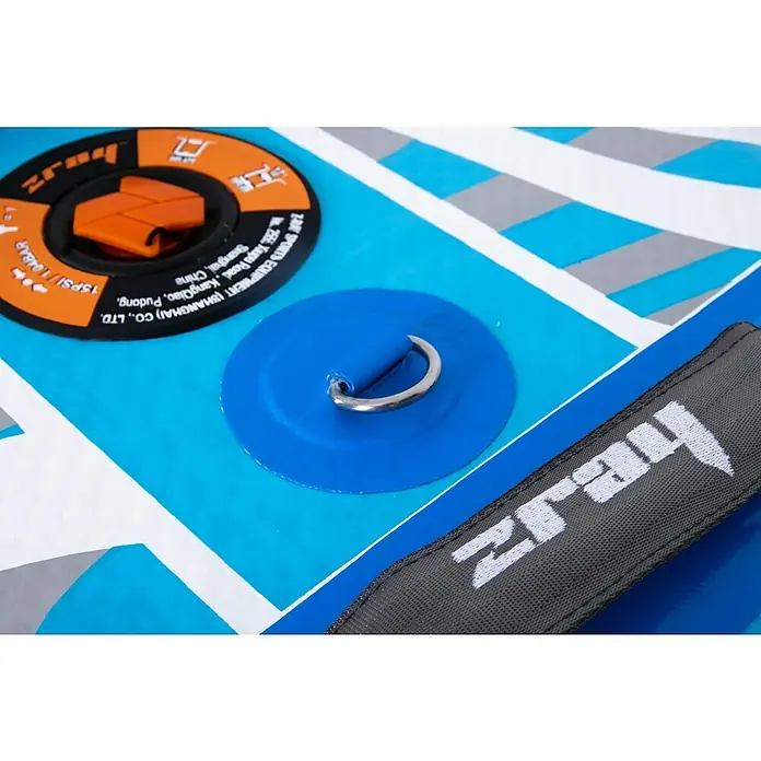 SUP-Board-Set ZRay E10 - L x B x H: 297 x 76 x 13 cm, Nutzlast: 110 kg, Aufblasbar - Nahaufnahme eines Z-Ray Paddelbretts, das die Marke, ein Druckventil und einen D-Ring zeigt.