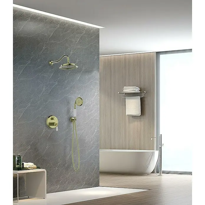 Rousseau Conjunto de ducha empotrado Wall Retro - Bronce - Un baño de lujo con un elegante sistema de ducha dorado que combina estilo y confort.