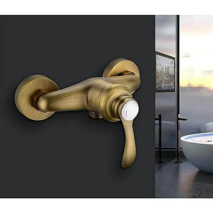 Rousseau Grifo monomando de ducha Byron - Bronce, Satinado - Primer plano de un grifo de baño de latón antiguo con monomando, ideal para baños elegantes.