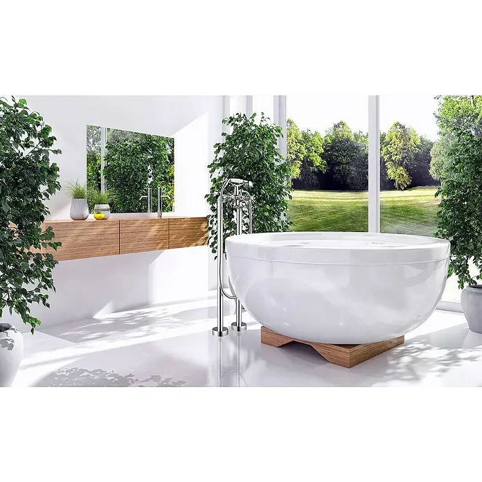 Rousseau Grifo para bañera Retro - Altura: 85,2 cm, Cromo, Brillante - Elegante baño con bañera exenta, tocador de madera y exuberante vegetación para un ambiente relajante.