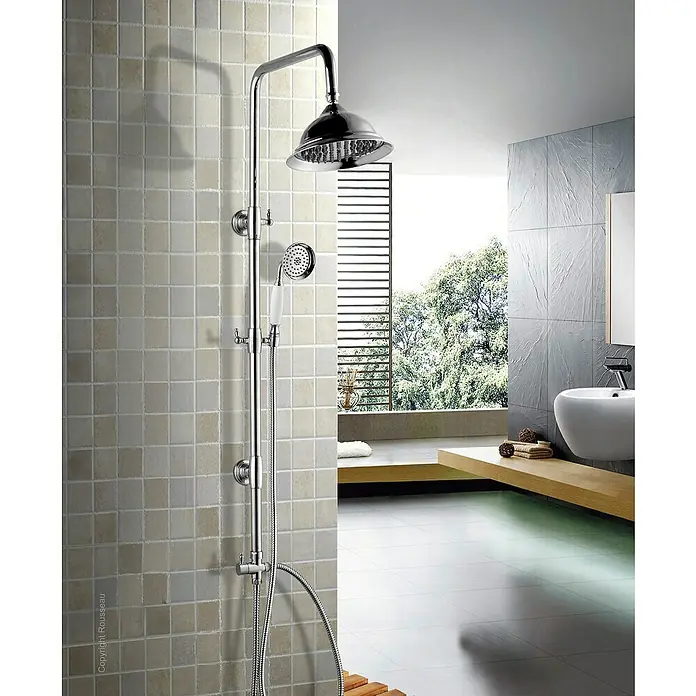 Rousseau Sistema de ducha Retro - Con grifo monomando, Distancia entre orificios: 15 cm, Número de tipos de chorro: 2 ud., Cromo - Columna de ducha cromada con rociador de cabeza y ducha de mano para una experiencia de baño moderna. Diseño elegante y uso cómodo.