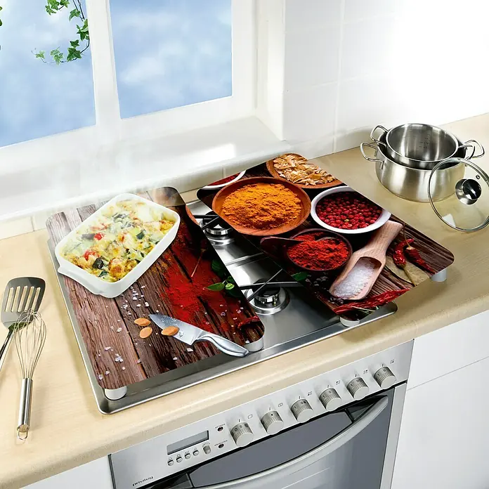 Wenko Placa de protección de vidrio Especias - L x An: 52 x 30 cm, Especias, Panel de vidrio de seguridad - Cubierta de cocina con patrón de madera y especias. La cubierta protege la cocina y proporciona espacio de trabajo adicional.