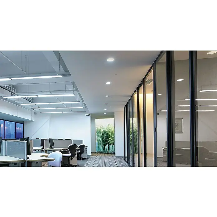 Tween Light Pack downlights LED - 20 W, Ø x Al: 22 x 1,8 cm, Blanco, Blanco cálido, 3 ud. - Interior de oficina con luces de techo. Entorno de oficina moderno y luminoso con luces lineales y redondas que proporcionan iluminación óptima.