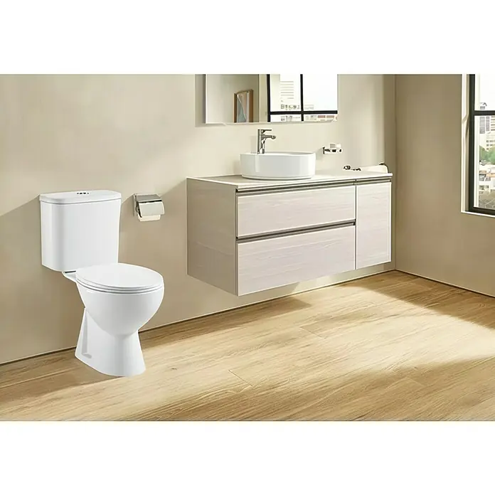 Pack de WC Tampa - Con borde de descarga, Salida WC: Vertical, Blanco - Interior de baño moderno que muestra un elegante inodoro y un tocador con espejo. El suelo de madera clara completa el diseño.