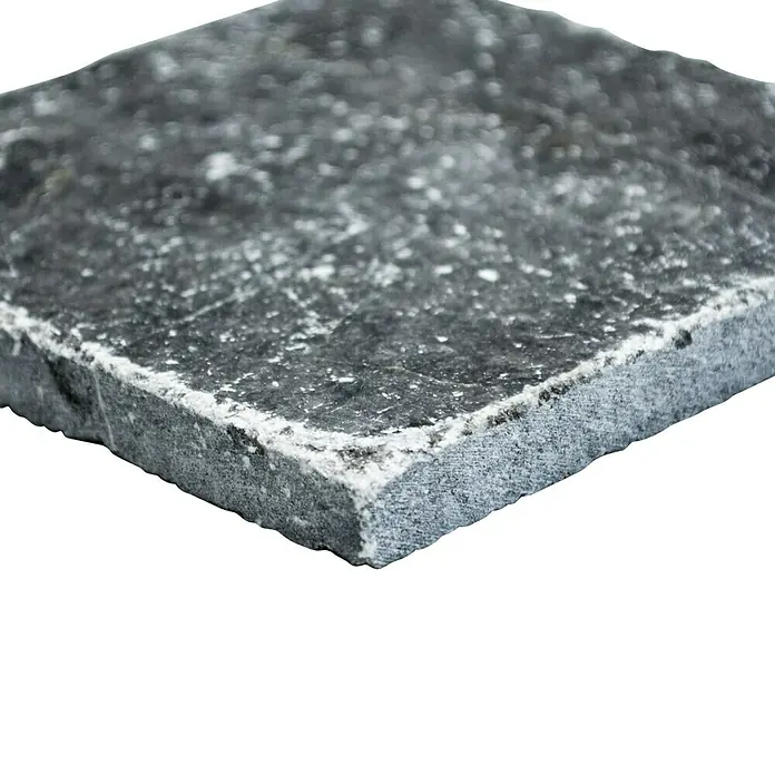 Antikmarmorfliese Nero - 10 x 10 cm, Schwarz, Matt - Nahaufnahme einer quadratischen, grauen Steinfliese mit weißen Sprenkeln und einer leicht rauen Oberfläche.