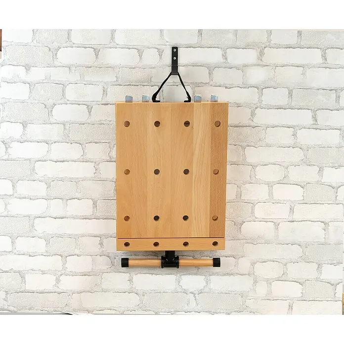 Rikta Hobelbank - L x B: 47 x 29 cm, Arbeitshöhe: 7 cm, Holz - Wandmontierte Werkbank aus hellem Holz mit Bohrlöchern und Schraubstock, ideal für kleine Werkstätten und Bastelräume.