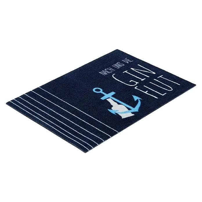 Fußmatte Homelike - Blau, 60 x 40 cm, 100 % Polyamid - Marineblauer Fußmatte mit weißen Streifen, hellblauem Anker, Ginflasche und "NACH UNS DIE GIN FLUT" Schriftzug.