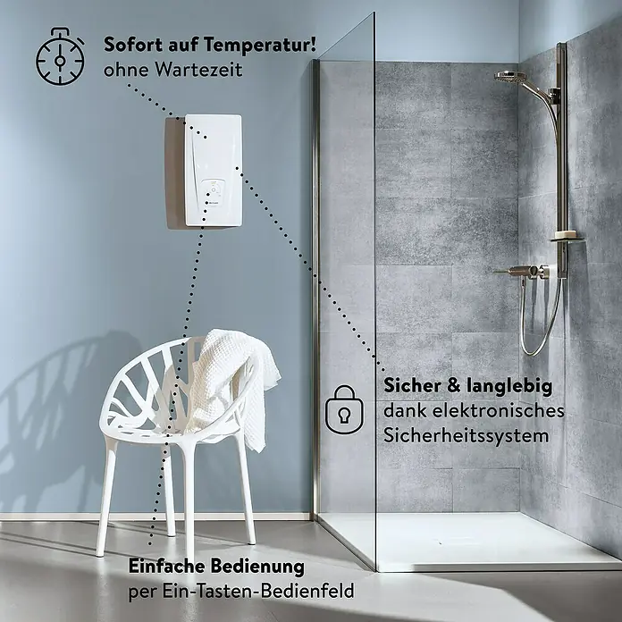 Clage Durchlauferhitzer DLX 21 Next - 21 kW, Elektronisch, Druckfest - Ein weißer Durchlauferhitzer an der Wand eines modernen Badezimmers, neben einer Dusche.