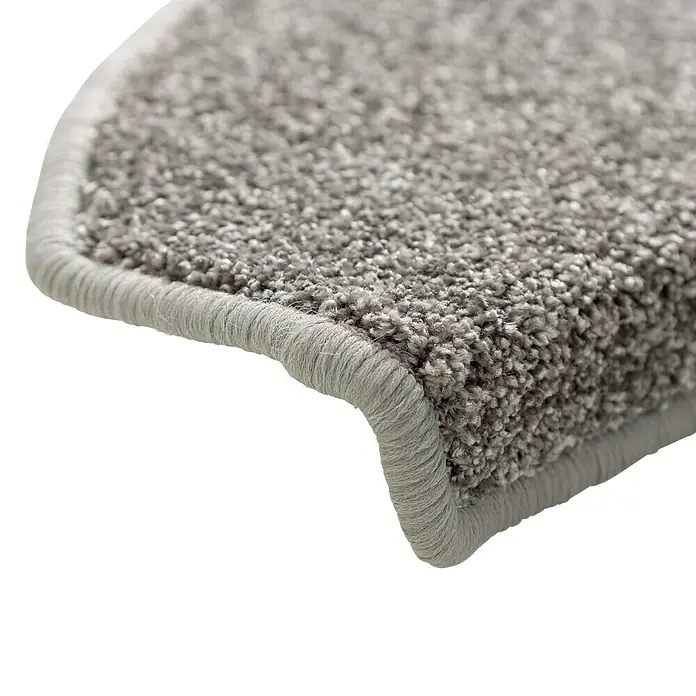 Stufenmatte Dublin - 65 x 28 cm, Grau - Nahaufnahme eines grauen, strukturierten Teppichs mit eingefasstem Rand.