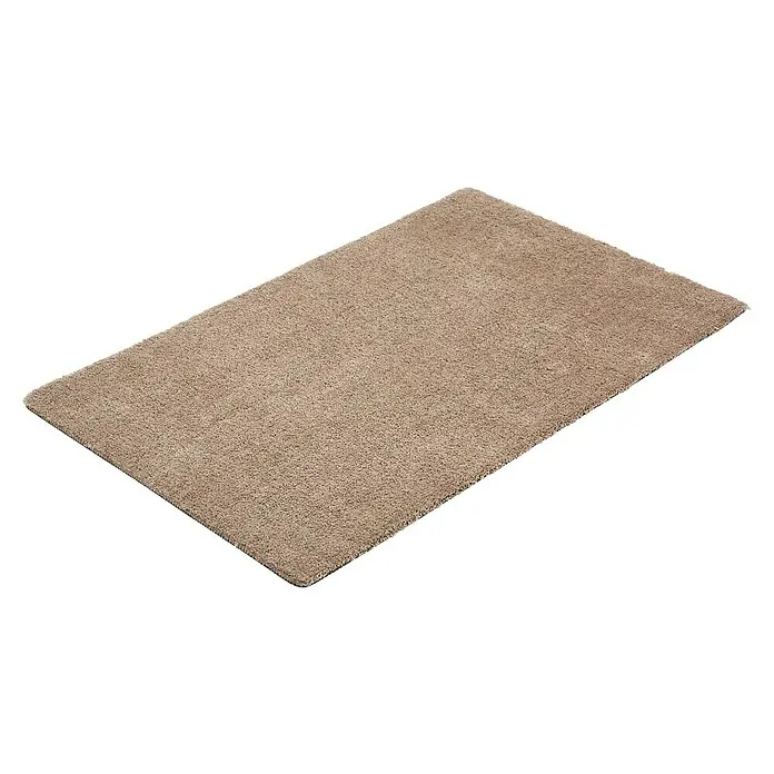 Fußmatte Moon - Taupe, 100 x 60 cm, 100 % Polyester - Nahaufnahme eines beigen Teppichs mit dezenter Textur, ideal für Wohnräume, die Wärme und Komfort ausstrahlen sollen.
