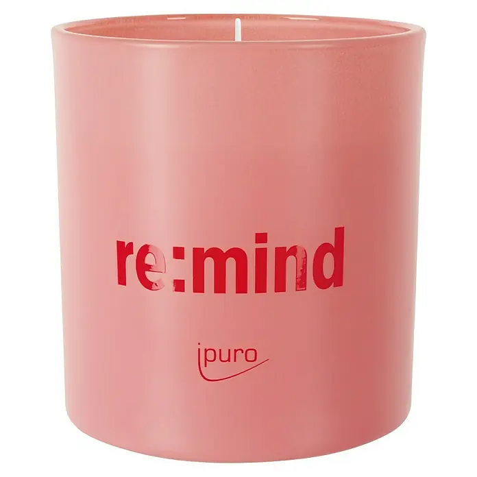 Ipuro Duftkerze im Glas We Are - Remind, 140 g - Matte rosa Kerze mit "re:mind" und "ipuro" Branding.