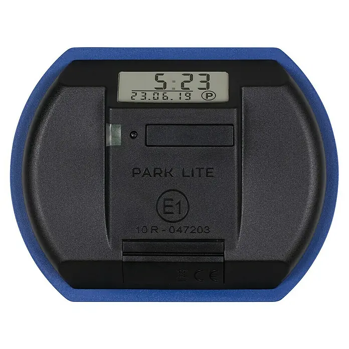 Needit Elektrische Parkscheibe Automatisch Park Lite -  - Schwarze elektronische Parkscheibe mit blauem Rand und Digitalanzeige für Zeit 5:23 und Datum 23.06.19. Mit 'PARK LITE' Aufschrift.