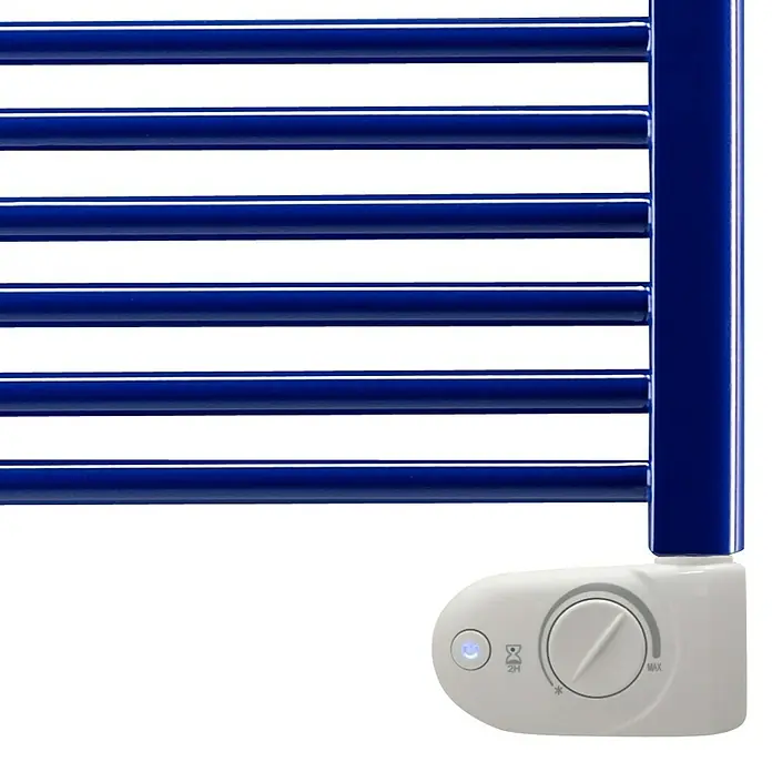 Ximax Heizstab Typ 3 - 600 W, Raumtemperaturregelung, Weiß - Nahaufnahme eines blauen Handtuchwärmers mit einem weißen Bedienfeld zur Temperaturregelung.