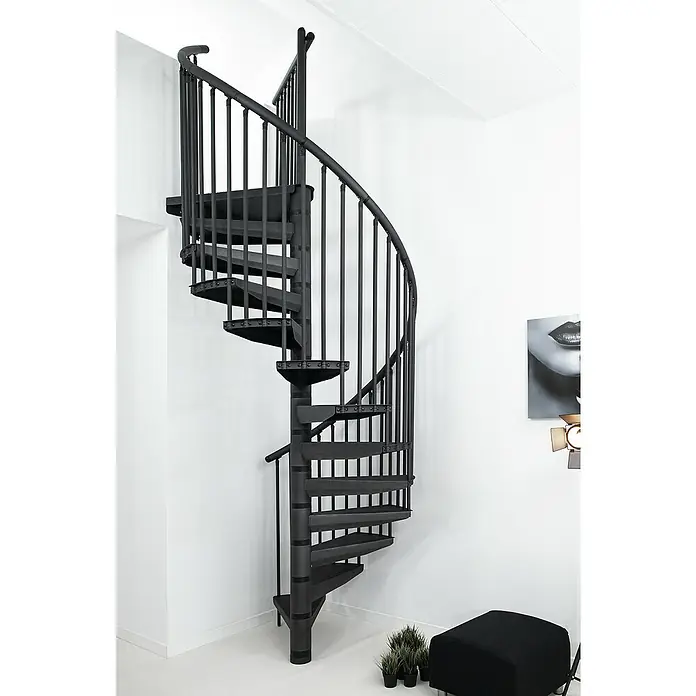 Minka Spindeltreppe Rondo Color - Durchmesser: 160 cm, Anthrazit, Geschosshöhe: 300 cm - Schwarze Wendeltreppe vor einer weißen Wand. Stilvolles und platzsparendes Designelement für moderne Innenräume. Die Treppe ist ein echter Hingucker.