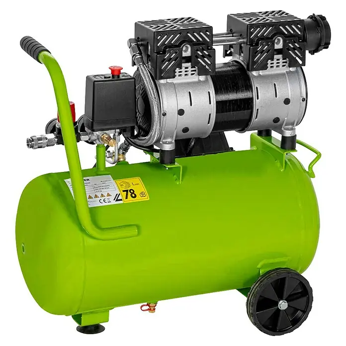 Zipper Flüsterkompressor ZI-COM24SI - Max. Druck: 8 bar, 24 l, Schmierung: Ohne - Tragbarer grüner Luftkompressor mit schwarzem Griff, Rädern und dualen silbernen/schwarzen Kompressoreinheiten.