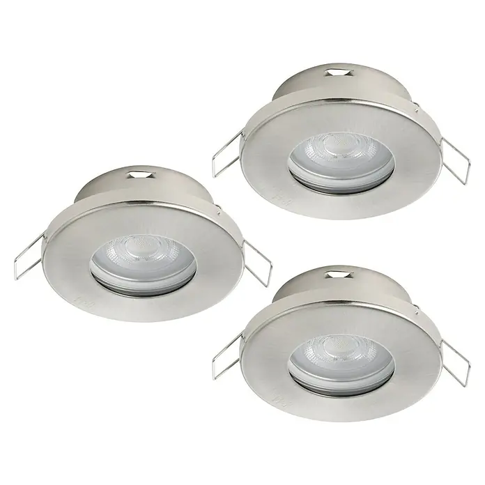 Eglo LED-Einbauleuchten-Set Favazzina - 4 W, Warmweiß, Nickel, Durchmesser: 8,5 cm - Nahaufnahme von drei runden, versenkten LED-Downlights mit silberner Einfassung, die auf schwarzem Hintergrund einen modernen, minimalistischen Look bieten.