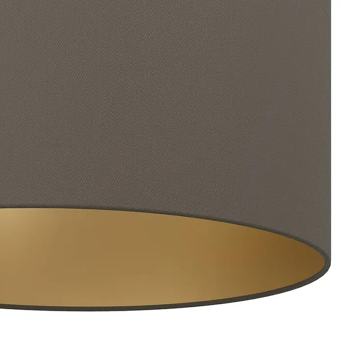 Eglo Concessa 1 Pendelleuchte - Ø x H: 530 mm x 150 cm - Nahaufnahme eines stilvollen Lampenschirms mit einem grauen Stoff und einer goldenen Akzentuierung, die eine moderne Ästhetik vermittelt.