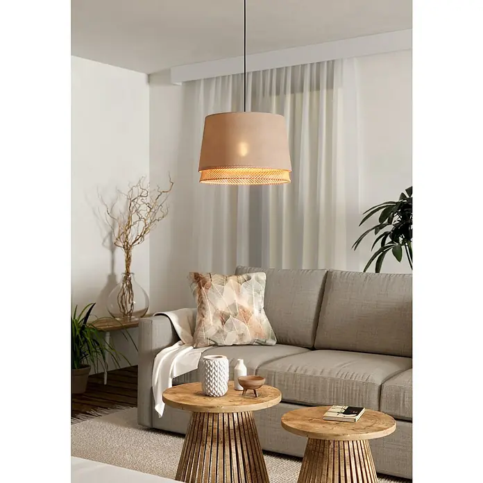 Eglo Tabley Pendelleuchte rund - 40 W, Ø x H: 38 x 110 cm, Schwarz, E27 - Die Pendelleuchte mit beigem Schirm und geflochtenem Rand hängt elegant über dem Wohnbereich und spendet warmes Licht.
