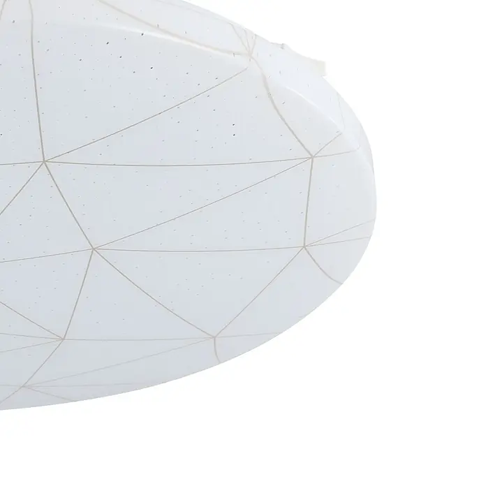 Eglo LED-Deckenleuchte RENDE rund - 19,5 W, L x B x H: 38 x 38 x 6 cm, Weiß, Warmweiß, Rund - Nahaufnahme einer weißen Deckenleuchte in Kugelform mit geometrischen Mustern und feinen Punkten. Perfekt für moderne Wohnräume.