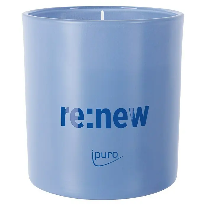 Ipuro Duftkerze im Glas We Are - Renew, 140 g - Hellblaue Kerze im Glas mit 're:new' und 'ipuro' Aufdruck.