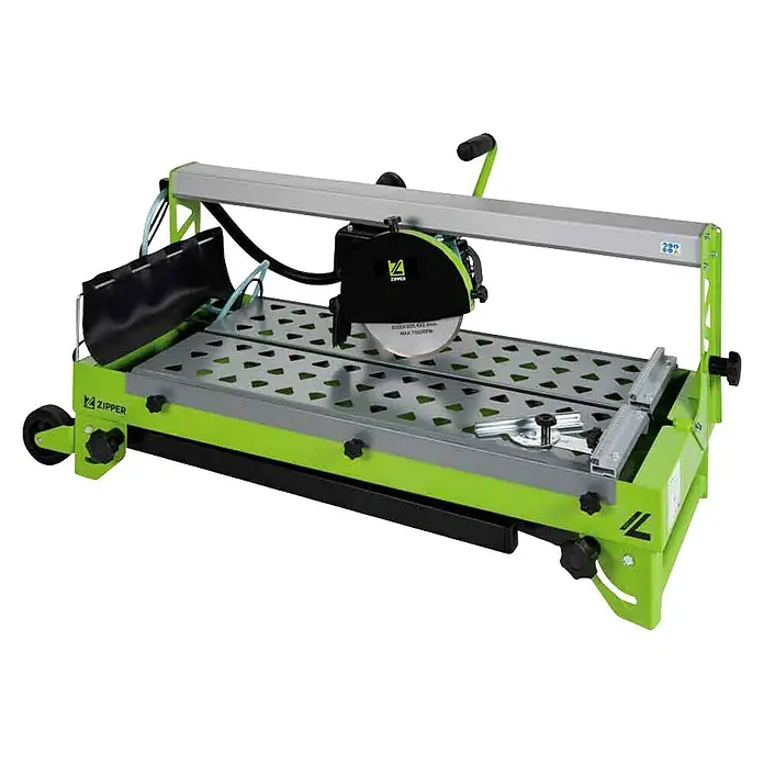 Zipper Elektro-Fliesenschneider ZI-FS200-720 - 500 W, Max. Schnittlänge: 720 mm, Schnitttiefe bei 90 °: 40 mm - Grüne und graue elektrische Fliesenschneidmaschine mit Diamanttrennscheibe und geschlitzter Arbeitsfläche.