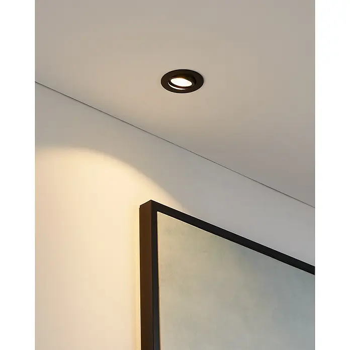 Eglo LED-Einbauleuchte SALICETO - Warmweiß, Durchmesser: 8,8 cm, Schwarz, 1 Stk. - Deckenleuchte mit dunklem Rahmen und warmem Lichtschein, montiert in einer modernen Wohnung.