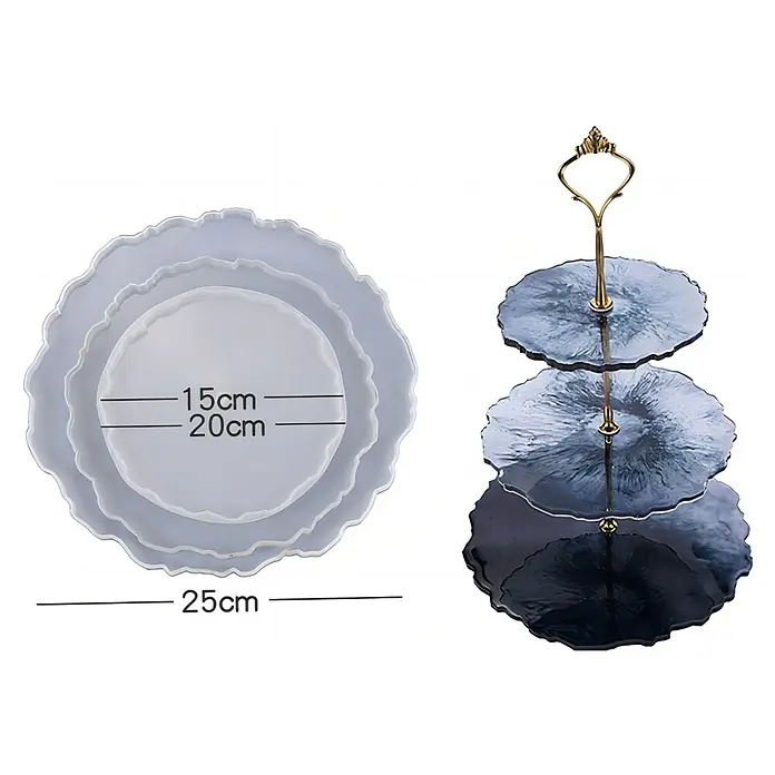 CreativEpoxy Gießform Silikonformen-Set - Servierduo, Silikon - Set aus hellgrauen, wellenförmigen Silikonformen in 3 Größen für ein dunkles, goldfarbenes 3-stöckiges Serviergestell.