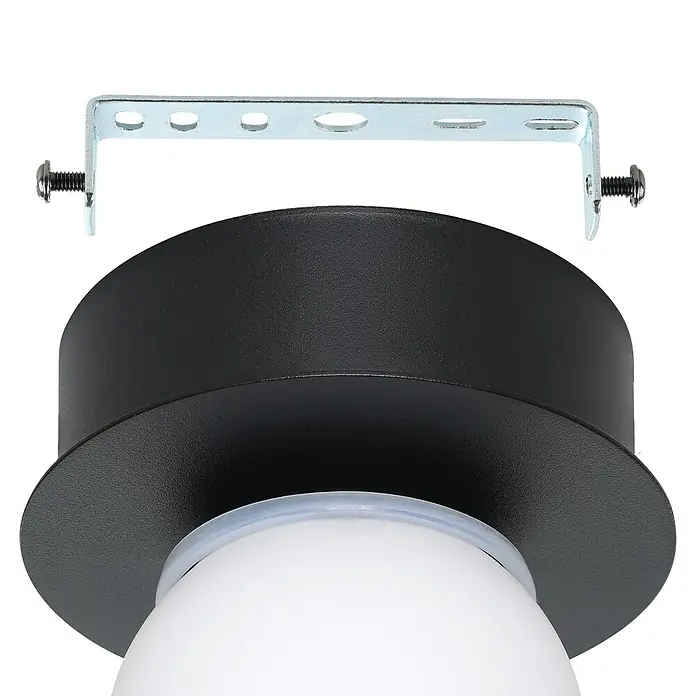Eglo LED-Wand- & Deckenleuchte Mosiano - 3,3 W, Schwarz, Schwarz, Warmweiß, Durchmesser: 11 cm - Nahaufnahme einer modernen Deckenleuchte mit schwarzem Gehäuse und weißem Diffusor, befestigt mit einer Metallschiene.