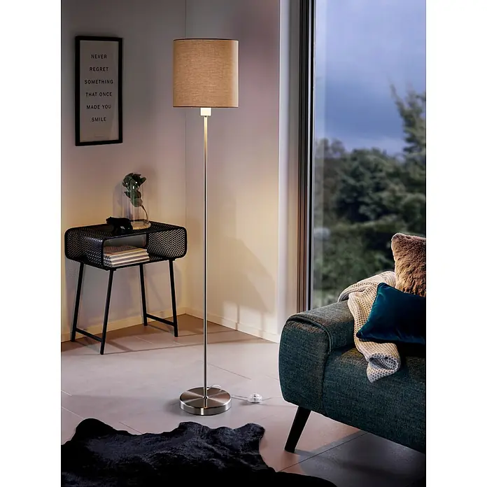 Eglo Stehleuchte Pasteri - Höhe: 157,5 cm, Taupe - Elegante Stehlampe mit beigem Lampenschirm und schlankem, silberfarbenem Gestell, die eine warme Atmosphäre in jedem Raum schafft.