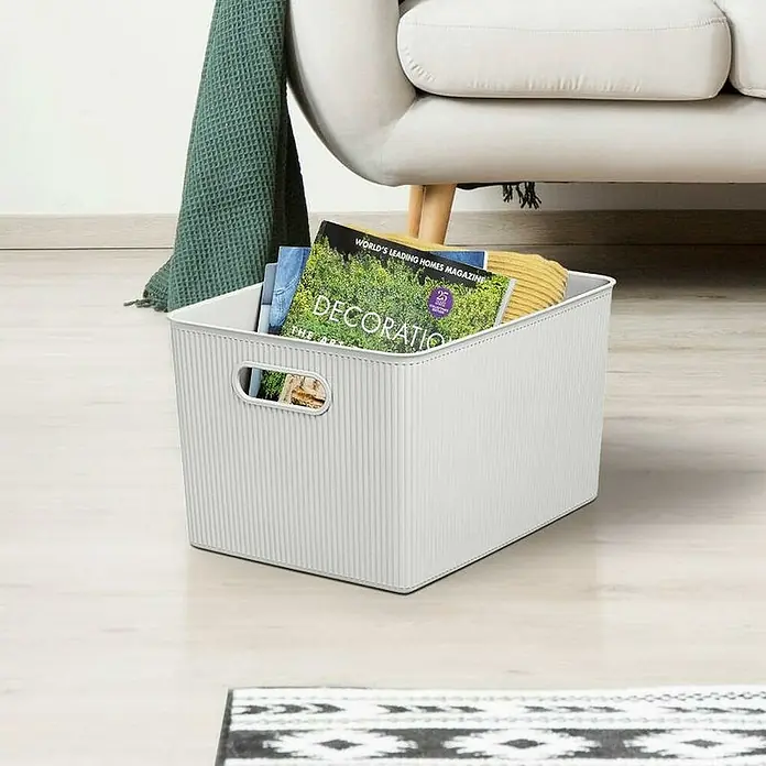 Tatay Baobab Cesta para la ropa - 29,4 x 38,5 x 23 cm, Plástico, Blanco - Un elegante cesto de plástico, ideal para organizar revistas y otros accesorios del hogar.