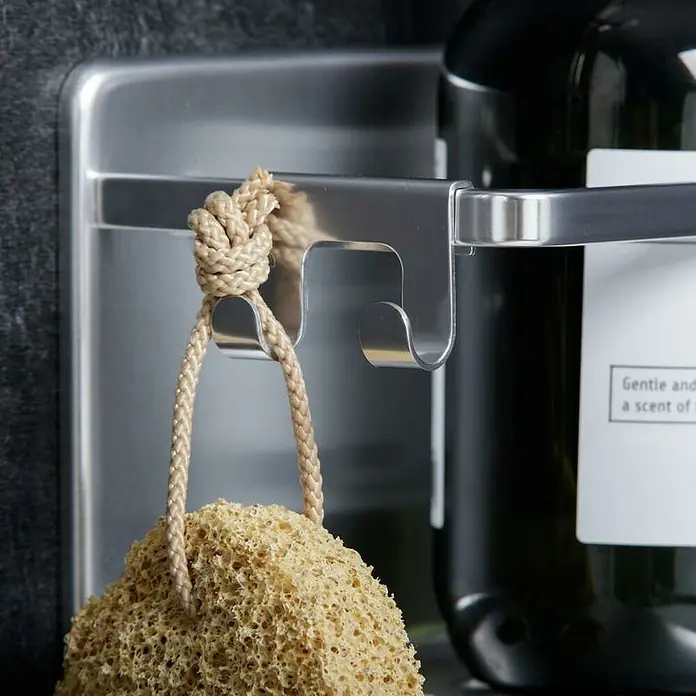 Tatay Moon Cesta de baño 2 alturas -  - Un soporte de gancho de acero inoxidable con una esponja de baño, ideal para accesorios de baño y organización.