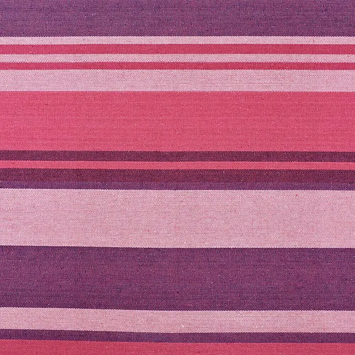 Amazonas Stabhängematte Tonga Candy - L x B: 310 x 100 cm, Rosa/Violett - Nahaufnahme eines gestreiften Stoffes in Lila-, Rosa- und Rottönen, der eine textile Textur mit horizontalen Linien zeigt.