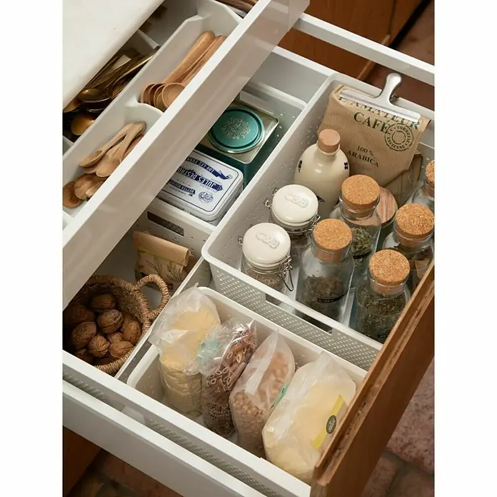 Tatay Bohol Organizador A5 - L x An x Al: 17 x 26 x 5,5 cm, Blanco sky - Cajón lleno de utensilios y suministros de cocina, ordenados en compartimentos para un almacenamiento organizado en la cocina.
