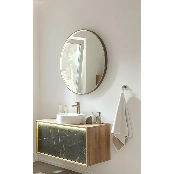 Lanzet Dune Badmöbel-Set - Gesamtbreite Badmöbel: 101 cm, Berg Eiche/Grau-Marmor - Badezimmer-Waschtisch mit rundem Spiegel und LED-Beleuchtung. Der Waschtischunterschrank ist in Holzoptik gehalten und hat eine marmorierte Front.