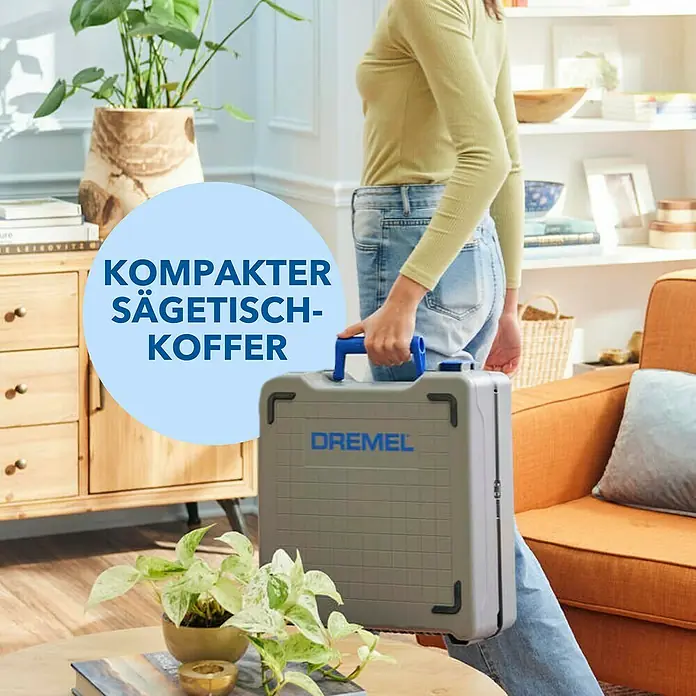Dremel Mobile Sägestation Blueprint CS12V-S1C - 12 V, 1 Akku, 2 Ah, Leerlaufdrehzahl: 5.000 U/min - Frau trägt einen Dremel Sägetisch-Koffer.