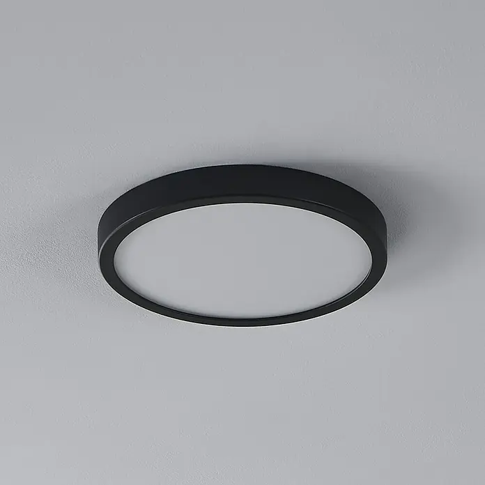 Eglo LED-Deckenleuchte Fueva 5 Sensor - 28,5 W, Schwarz, Warmweiß, Durchmesser: 28,5 cm - Nahaufnahme einer schwarzen, runden Deckenleuchte mit einem weißen Diffusor, die eine moderne und minimalistische Ästhetik zeigt.