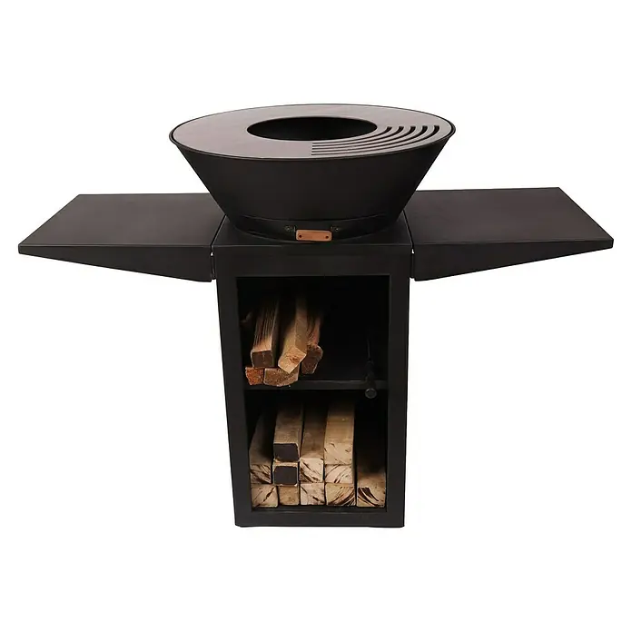 Purline Barbacoa de carbón EFP57B - Diámetro de la superficie de la parrilla: 60 cm, Negro - Elegante brasero negro mate con almacenamiento de leña integrado y prácticas mesas laterales para reuniones acogedoras al aire libre.