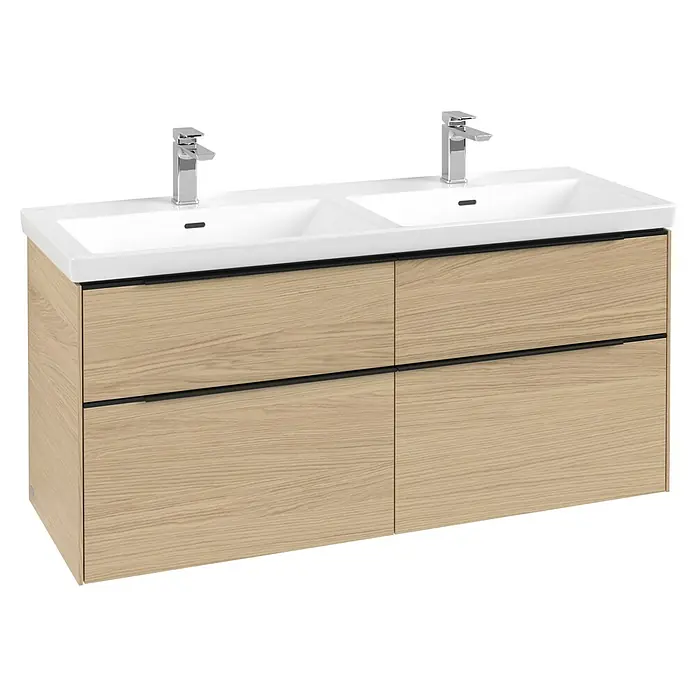 Villeroy & Boch Subway 3.0 Waschbeckenunterschrank - Nordik Oak, Anzahl Schubladen: 4 Stk., Farbe Griff: Volcano Black, B x T x H: 127,2 x 47,8 x 57,6 cm, Mit Beleuchtung, Geeignet für Doppelwaschtisch - Heller Holz-Doppelwaschtischunterschrank mit zwei weißen Waschbecken, Chromarmaturen und schwarzen Griffmulden.