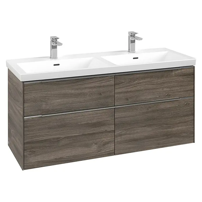 Villeroy & Boch Subway 3.0 Waschbeckenunterschrank - Stone Oak, Anzahl Schubladen: 4 Stk., Farbe Griff: Aluminium glänzend, B x T x H: 127,2 x 47,8 x 57,6 cm, Geeignet für Doppelwaschtisch - Doppeltes Waschbeckenunterschrank mit zwei weißen Waschbecken, Chromarmaturen und einem dunkelbraunen Holzmaserungsschrank mit vier Schubladen.