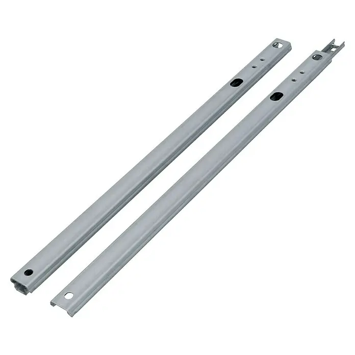 Schubladenführung - Länge Schubkasten: 315 mm - 550 mm, Traglast: 7,5 kg, Teilauszug, Nutmontage am Schubkasten, Verzinkt - Detaillierte Nahaufnahme einer Schubladenschiene aus Metall, die ihre robuste Konstruktion und präzisen Befestigungspunkte hervorhebt.