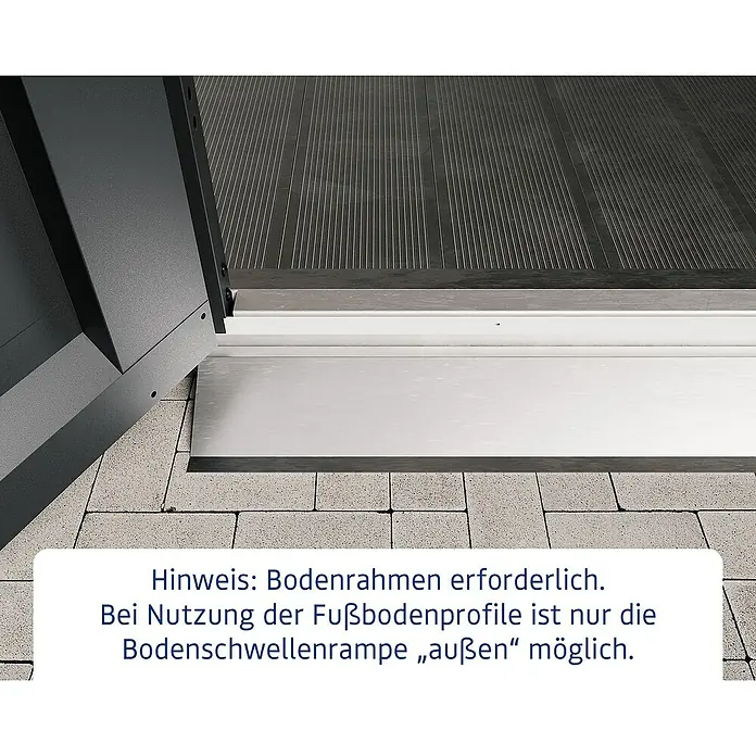 EcoStar Rampe - Passend für: EcoStar Gerätehäuser mit Doppeltür - Silberne Bodenschwellenrampe bietet Zugang von Außenpflasterung zu dunklem, geriffeltem Innenboden.