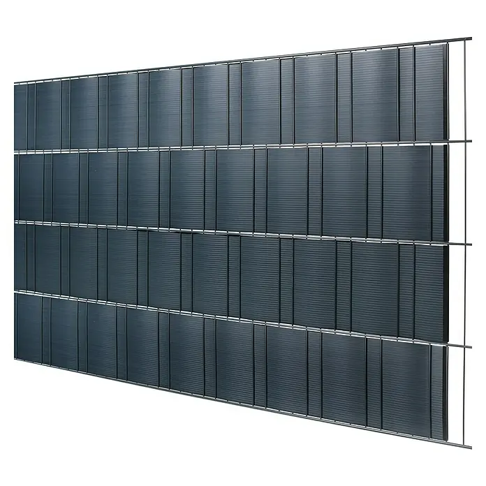 Floraworld Sichtschutz - 2,02 x 0,24 m, Anthrazit - Ansicht eines modernen Schallschutzwand-Systems mit grauen Paneelen und Metallrahmen vor schwarzem Hintergrund.