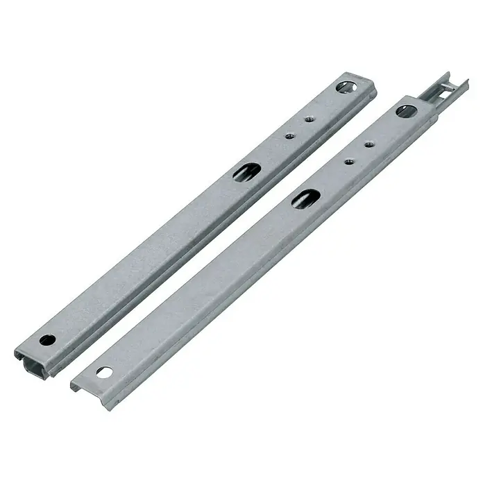 Suki Schubladenführung - Länge Schubkasten: 185 mm - 274 mm, Traglast: 10 kg, Teilauszug, Nutmontage am Schubkasten, Verzinkt - Graue Metallschiene mit Löchern und Nuten zur Befestigung oder Führung von Bauteilen in verschiedenen Anwendungen, robust und vielseitig.
