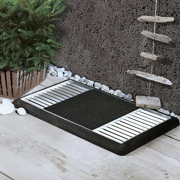 Plus Fußabtreter Cubic - 48 x 88 x 4 cm, Schwarz, Silber - Fußmatte für den Außenbereich mit Rost und Gummieinsatz. Ideal für Eingänge und Terrassen, um Schmutz effektiv zu entfernen.
